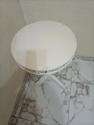 Mesa auxiliar redonda de madera