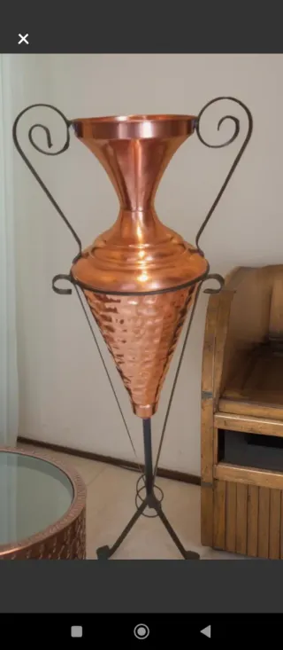 Jarrón Cobre Soporte Hierro