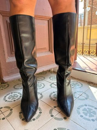 Botas altas Zara negras Usado muy poco.