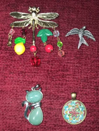 Pendientes, Broches y Colgantes