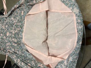 Vestido floral rosa con cinturón