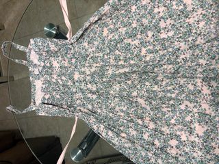 Vestido floral rosa con cinturón