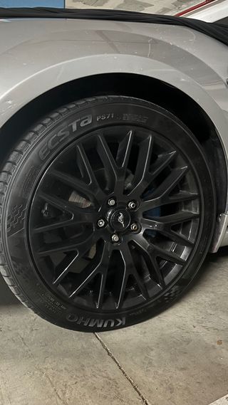Llantas Ford Mustang 19” con 2 NEUMATICOS KUMHO
