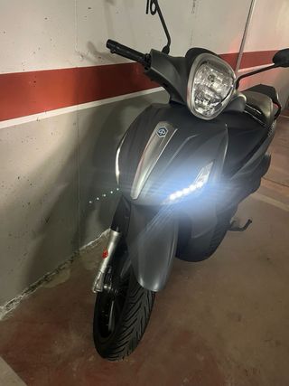 Piaggio Beverly 125cc Maxi Scooter