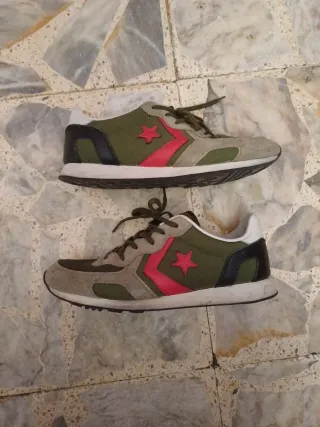 Zapatillas Converse Verdes y Rojas