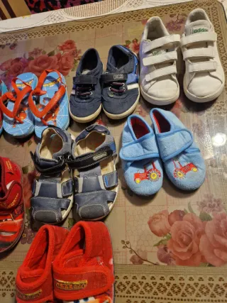 Lote 8 pares zapatos infantil T. 25-28