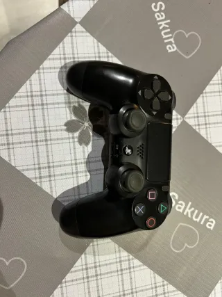 PS4 Pro + 2 mandos + Juegos