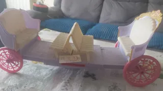 Cochecito de muñecas rosa y blanco