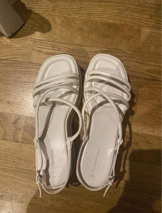 Sandalias Stradivarius blancas plataforma tiras