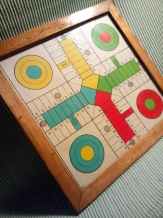 Tabla de Parchís sin las fichas. 38 x 38 cm