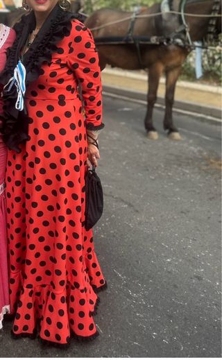 Traje de flamenca rojo lunares negros