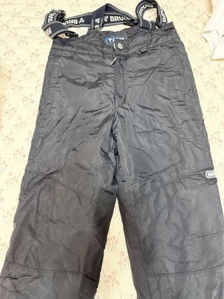 Giacca e pantalone da neve colorati