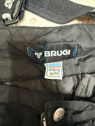 Giacca e pantalone da neve colorati