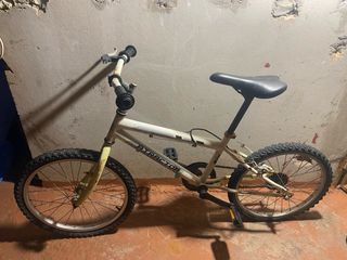 Bicicleta BMX ATRACTOR