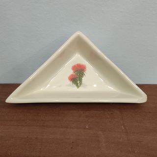 Bandeja Porcelana Triangular Flor Roja