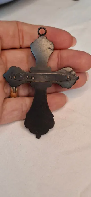 Colgante Cruz Madera Cristales Rojos