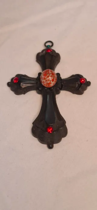 Colgante Cruz Madera Cristales Rojos