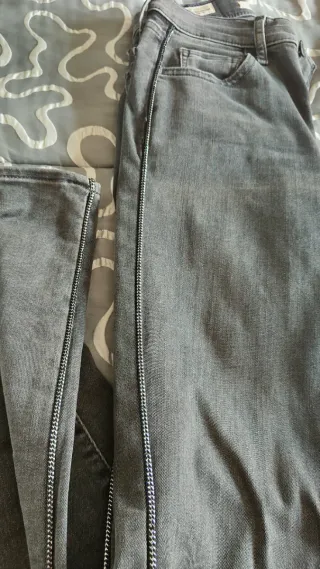 Pantalones Levis Grises