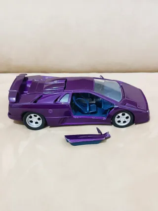 Lamborghini Diablo SE30 Maisto 1/18 Viola