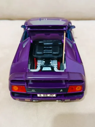 Lamborghini Diablo SE30 Maisto 1/18 Viola