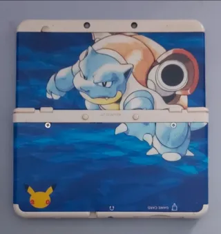 Nintendo 3DS Branco + Capa Pokémon 20 Anos
