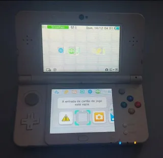 Nintendo 3DS Branco + Capa Pokémon 20 Anos