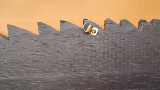 2 Percheros de madera.