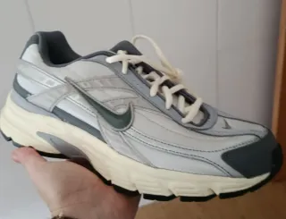 Nike Initiator Gris y Blanco