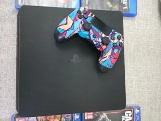 PS4 (PlayStation 4) Negra 1TB+ 4 Juegos