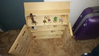 Casita de muñecas de madera