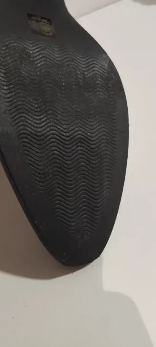 Botín Negro con Cremallera y Hebillas