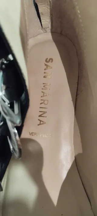 Botín Negro con Cremallera y Hebillas