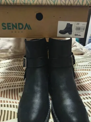 Botines negros con hebilla