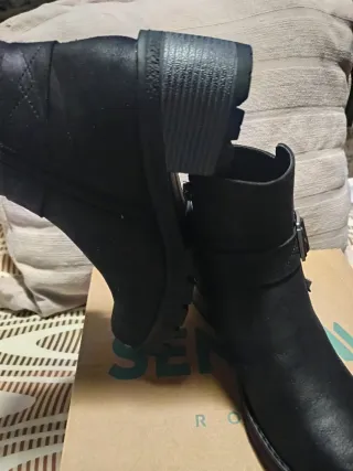 Botines negros con hebilla