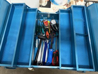 Lote de herramientas y caja metalica