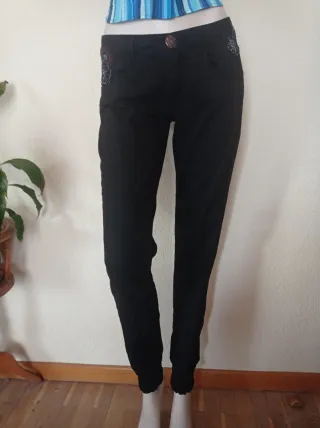 Pantalón Desigual Negro Bordado Mariposa