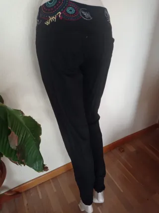 Pantalón Desigual Negro Bordado Mariposa