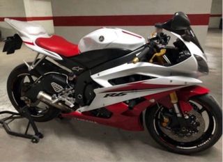 Yamaha YZF R6 Sportbike