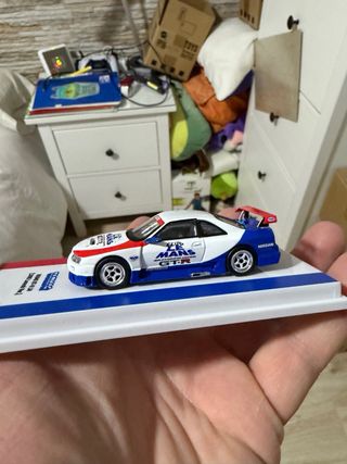 Tarmac NISMO GT-R LM 1995 con vitrina rota