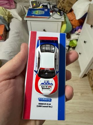 Tarmac NISMO GT-R LM 1995 con vitrina rota