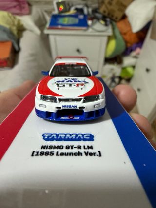 Tarmac NISMO GT-R LM 1995 con vitrina rota