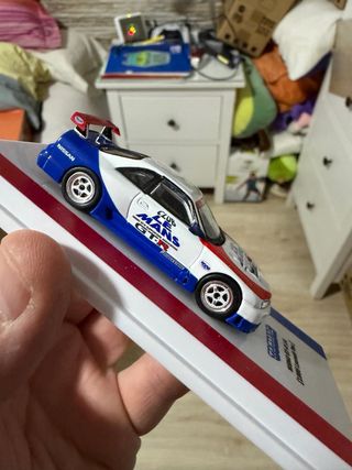 Tarmac NISMO GT-R LM 1995 con vitrina rota