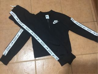 Conjunto deportivo Nike negro