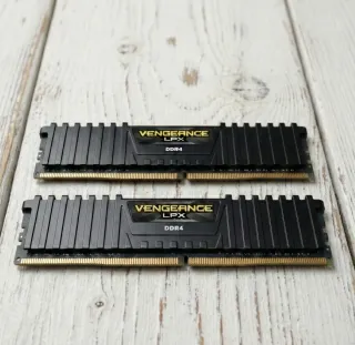 32GB 2x16GB DDR4 3600MHz Corsair Vengeance LPX