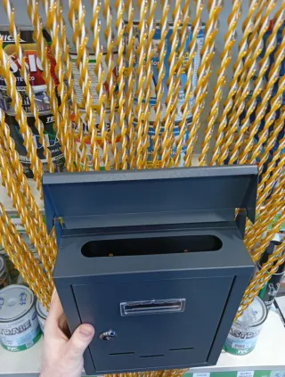 Porta lettere grigio con serratura