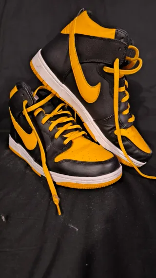 Nike Dunk High Reverse Iowa Negro/Amarillo
