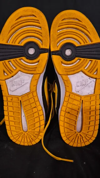 Nike Dunk High Reverse Iowa Negro/Amarillo