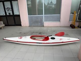 Kayak Marca Kailua Viento Blanco y Rojo