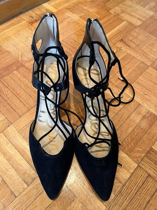 Zapatos de tacón negros con cordones