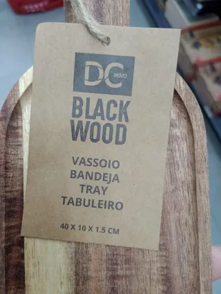 Vassoio in legno a forma di bottiglia